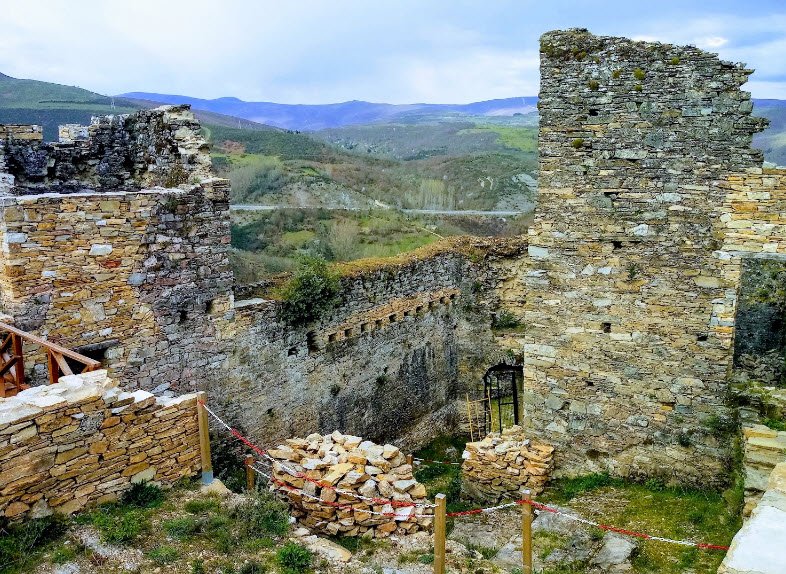 Castillo de Sarracín (Ruinas), Spain